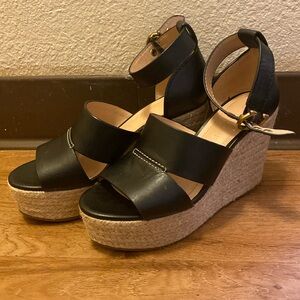 Beautiful blue COACH sandal 👠🔥